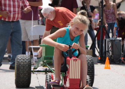 Kids tractor pull